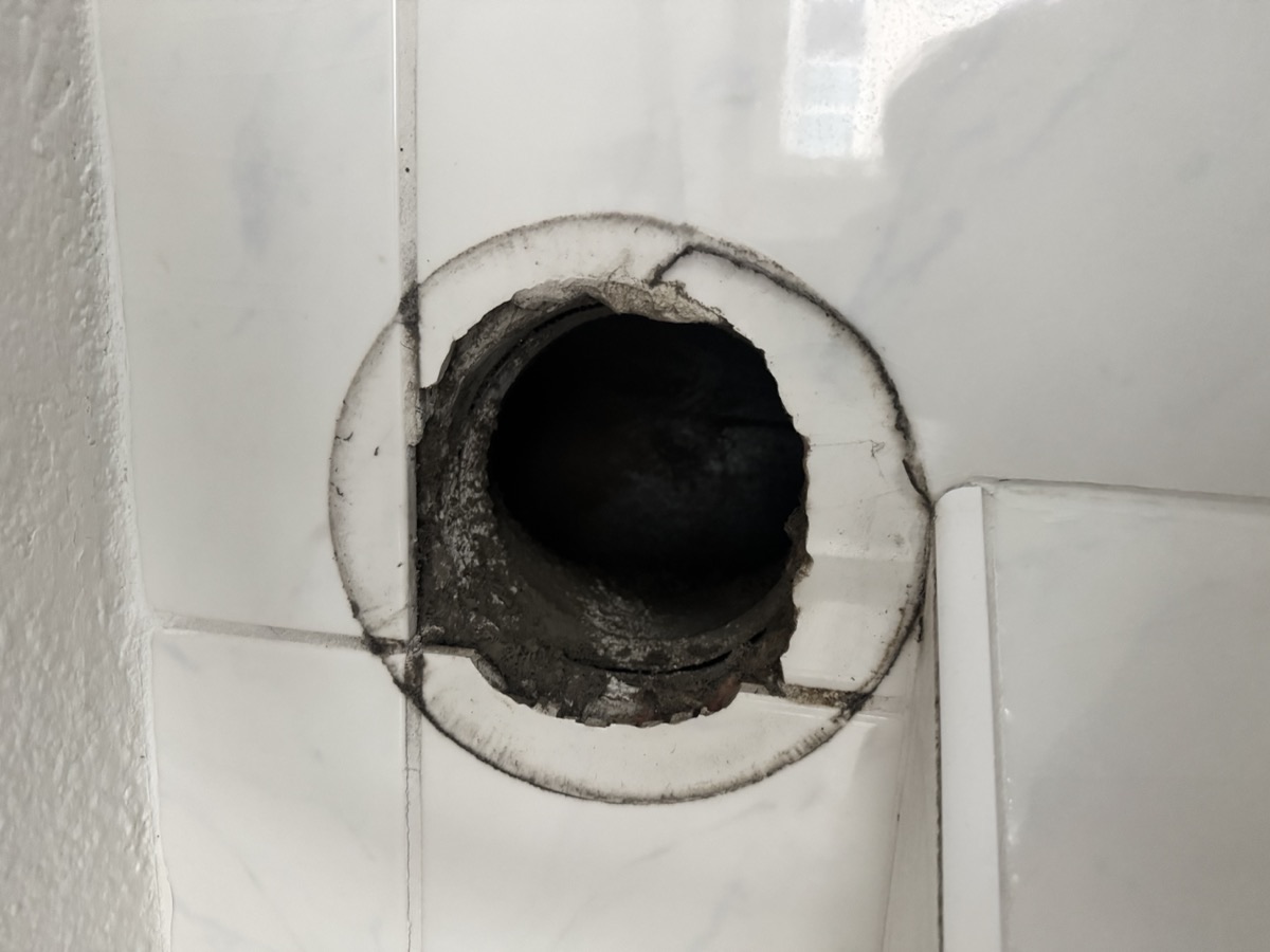Vuile ventielopening in badkamer